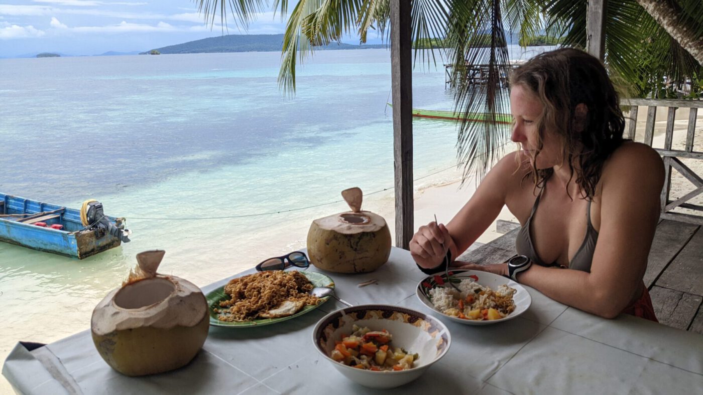 Raja Ampat: Essen im Homestay mit Ausblick