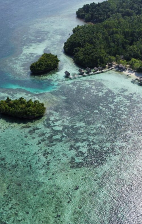 Raja-Ampat-Tauchen-Drohne-Gam-Island